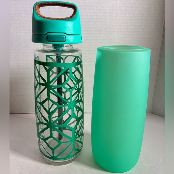 Ello Glass Geometric Green Glass Water Bottle with Silicone Sleeve - Picture 1 of 9